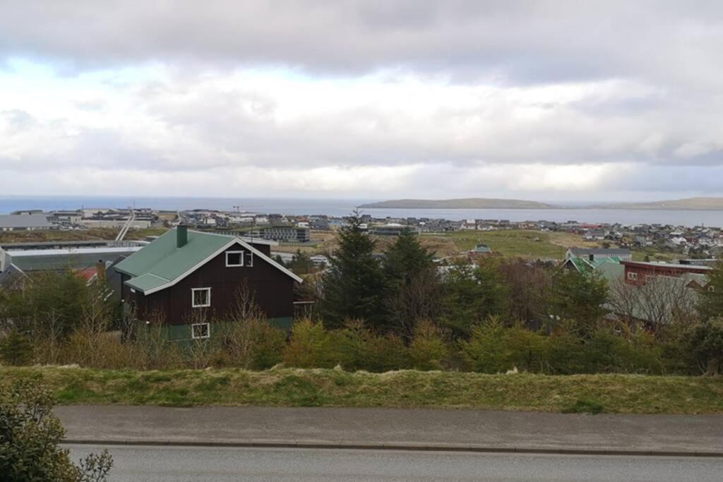 Large Apartment With Fabulous View Of Tórshavn Екстериор снимка
